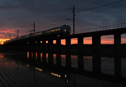 夕暮れのはくたか