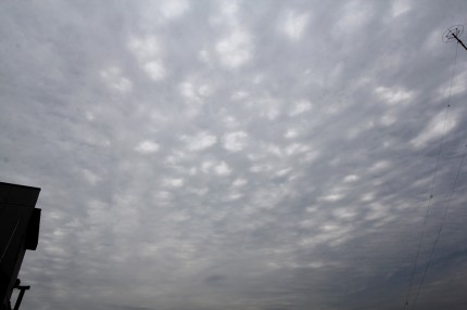 斑状に空いた雲