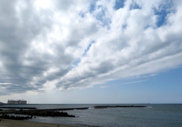 180413海岸の雲