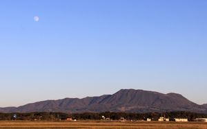 尾神岳の昼の月