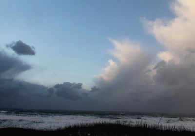 晴れ間の海